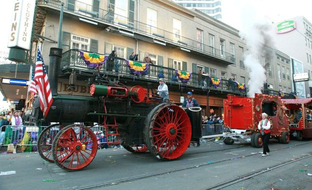 Fairground calliope trailer being hauled by a U.S.-built traction engine – New Orleans Mardi Gras 2007. Photo credit