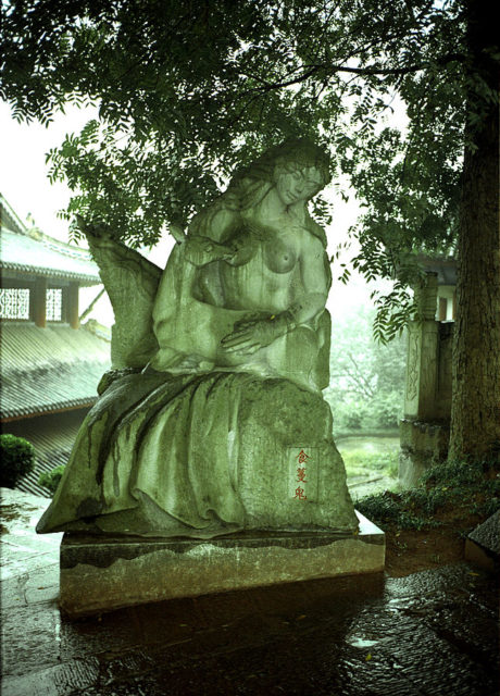 Statue of the "wreath eating ghost" (食蔓鬼). In legend, this ghost was a girl who adorned herself with flower wreaths she stole from statues of the Buddha. After she died, as punishment, she was not allowed to feast on food offerings from living people and could only feed on flower wreaths.