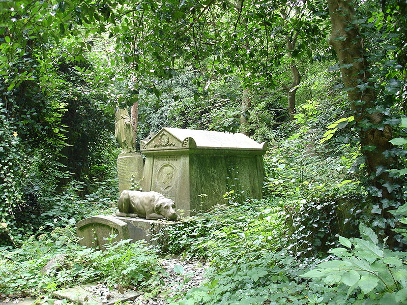 The tomb of Tom Sayers at Highgate Cemetery.