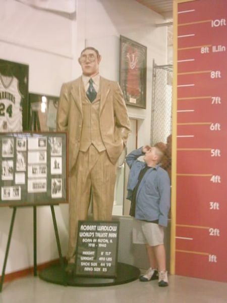  A statue of Robert Wadlow, the world's tallest man, inside Spiece Fieldhouse Date20 August 2011 Photo Credit