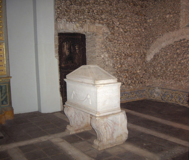 chapel-of-bones-igreja-de-sao-francisco-evora-portugal