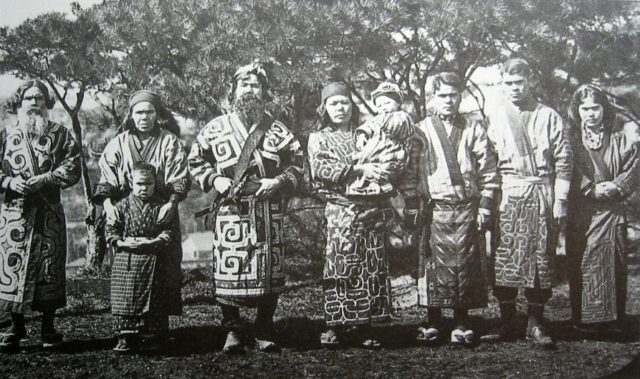 group-of-ainu-people-1902-photograph