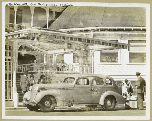 1936 – Oldsmobile – Model L-36, Touring Sedan, 8 cylinder.