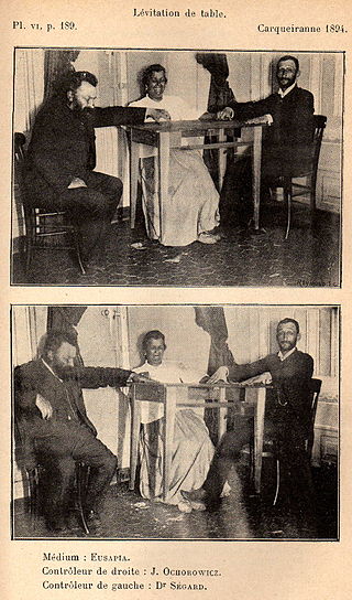 Palladino, 1894; Julian Ochorowicz (left) controls right hand; Dr. Ségard controls left hand and feet
