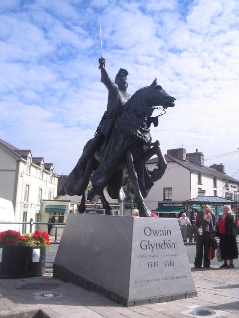 Statue of Owain Glyndŵr in Corwen. Photo credit