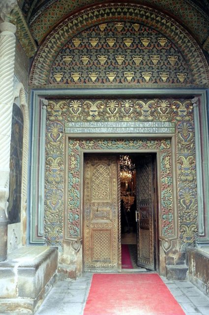 Echmiatsin cathedral entry. Photo Credit