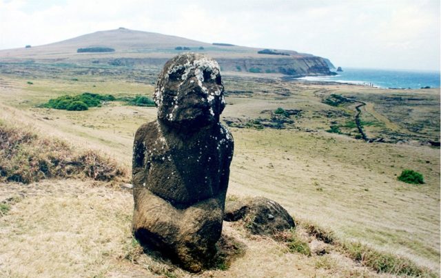 1200px-kneeled_moai_easter_island