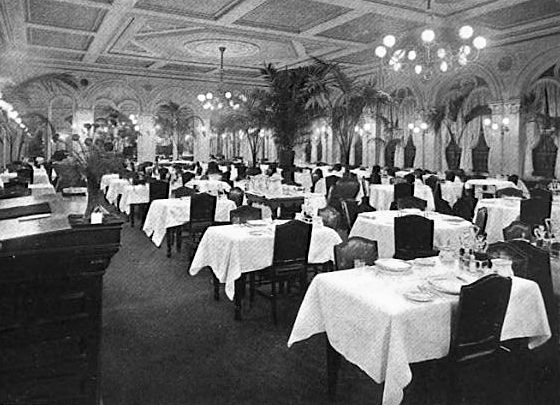 The dining room (1910).