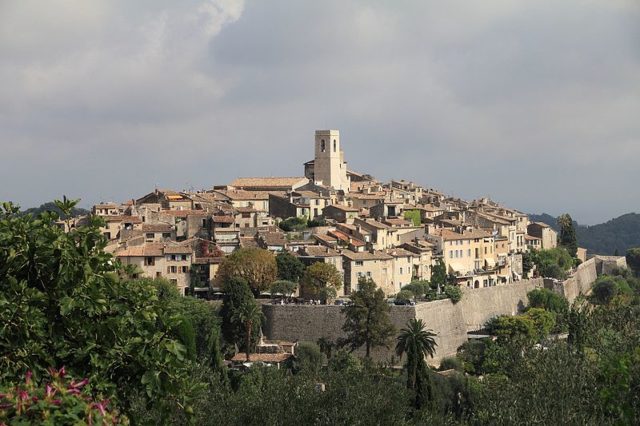 Panorama of Saint-Paul-de-Vence Author: Baptiste ROUSSEL   CC BY-SA 3.0
