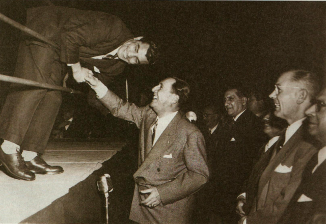 As president, Perón took an active interest in the development of sports in Argentina, hosting international events and sponsoring athletes such as the boxing great José María Gatica (left).