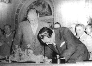 President Perón (right) signs the nationalization of British-owned railways watched by Ambassador Sir Reginald Leeper, March 1948.