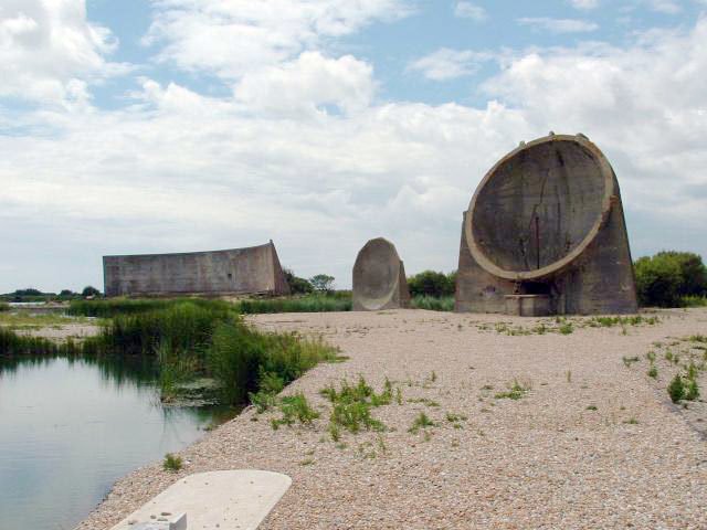 Acoustic mirrors at Denge. Author: Paul Russon  CC BY-SA 2.0