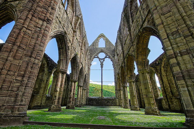 It fell into ruin after the Dissolution of the Monasteries in the 16th century. Author: Stewart Black. CC BY 2.0