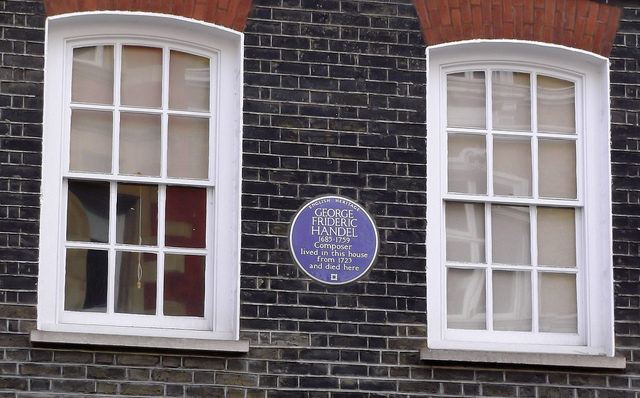 The blue plaque on Handel’s House. Photo Credit