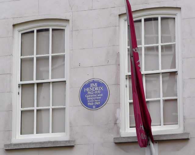 The blue plaque on Hendrix’s House. Photo Credit