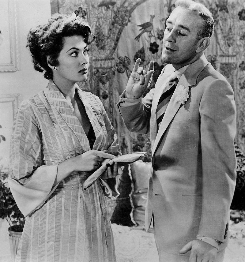 Photograph of actress Yvonne De Carlo and actor Alec Guinness in the comedy The Captain’s Paradise (1953).