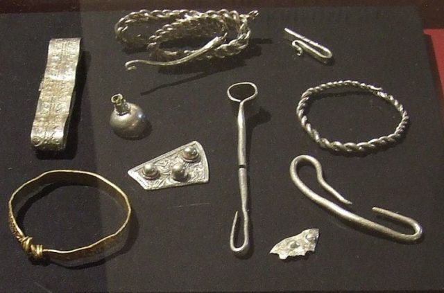 Brace, choker, brooch and fragments from the hoard Photo Credit