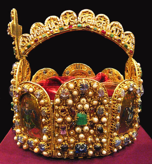 Side view of the crown, showing the hoop   Photo Credit
