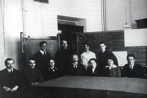 Ioffe seminar in Polytechnical Institute, 1915. Abram Ioffe, Theremin’s mentor, is the mustached man in the center. Ioffe was an expert in electromagnetism, radiology, crystals, high-impact physics, thermoelectricity, and photoelectricity