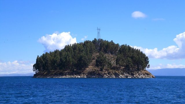 Chelleca island on the Bolivian side. Photo credit