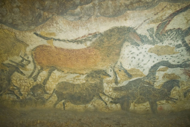 Reproductions of some Lascaux artworks in Lascaux II, photo credit