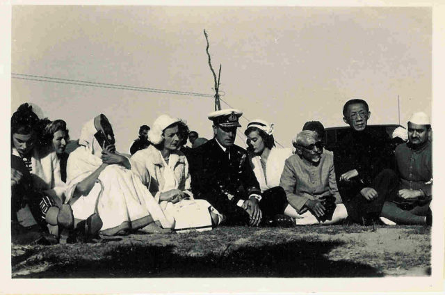 Rajkumari Amrit Kaur, Lady Mountbatten, Lord Louis Mountbatten, Pamela Mountbatten, and Maulana Azad watch the flames of the funeral pyre consuming the remains of Gandhi on the bank of Jamuna on January 31, 1948. Photo credit