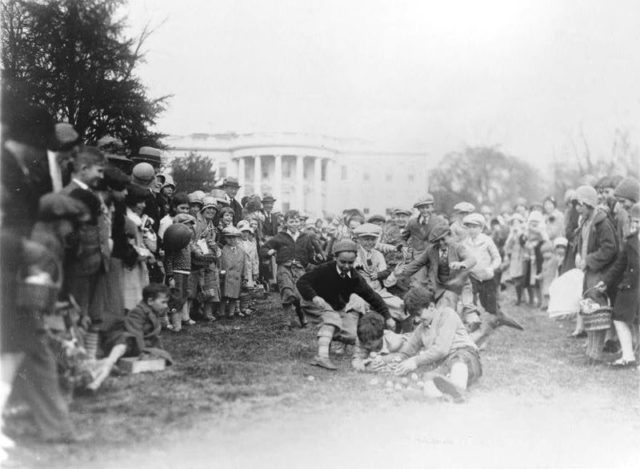 Egg roll on the White House lawn, 1929