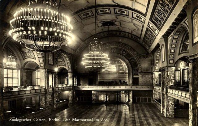 The Marmorsaal (marble hall) in the Berlin Zoological Garden, here shown in a 1900 postcard, was where Nosferatu premiered