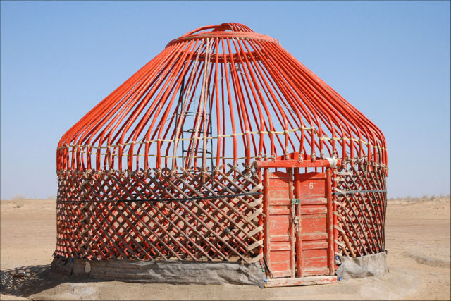 A Qaraqalpaq bentwood type yurt in Khwarezm Author: Jean-Pierre Dalbéra CC BY-SA 2.0