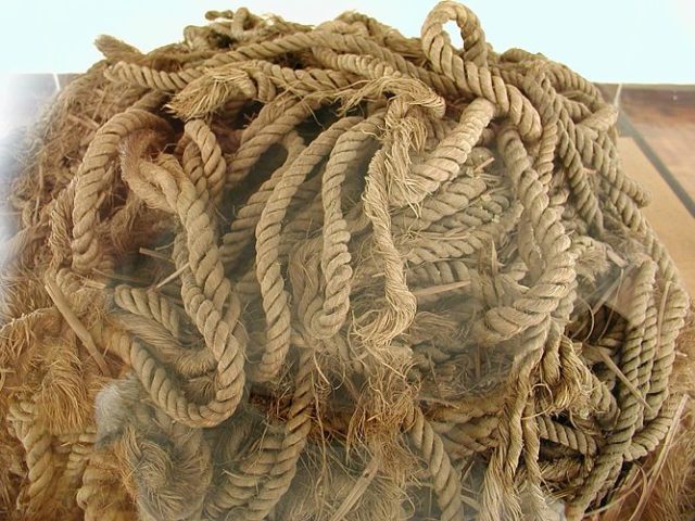 Original ropes discovered in the Kheops Solar boat pit, photo credit