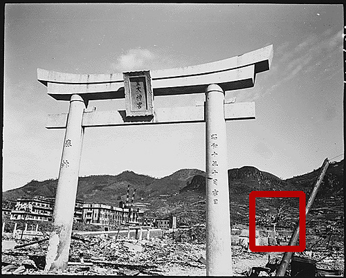 The one-legged torii of Sannō Shrine is outlined in red on this photo