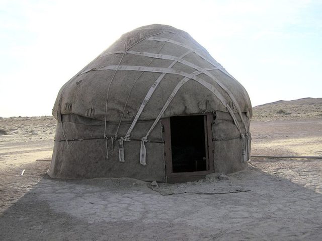 The beauty of the yurt is the simplicity of its shape Author: BluesyPete CC BY-SA 3.0