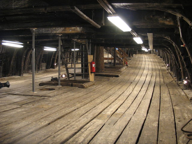 The inside of the lower gun deck looking toward the bow. Author: Peter Isotalo  CC BY-SA 3.0