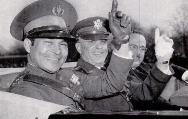 Batista with U.S. Army Chief of staff Malin Craig in Washington, D.C., riding in an Armistice Day parade, 1938