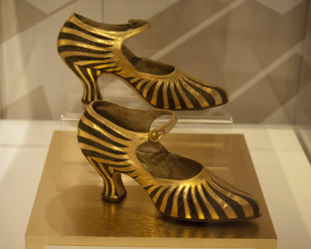 Th. J. de Bont gold starburst flappper shoes.  Author:  cphoffman42 CC By2.0
