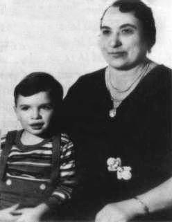 Alphonse Gabriel “Al” Capone with his mother, Teresa.