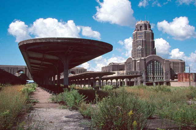 Abandoned platforms in 1989 Photo Credit