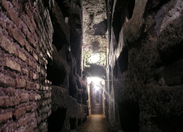 Catacombs of Domitilla, Author: Dnalor 01    CC BY-SA 3.0