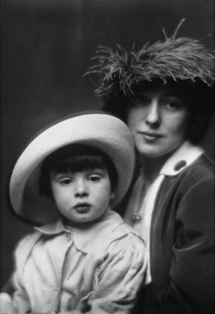 Evelyn Nesbit and son, Russell William Thaw, 1913.