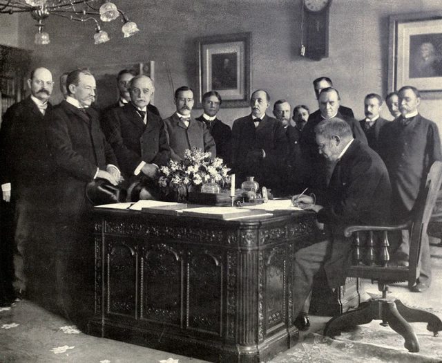 Jules Cambon, the French Ambassador to the United States, signing the memorandum of ratification on behalf of Spain in 1899.