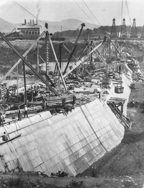 The downstream face of the Olive Bridge Dam under construction. June 21, 1910 Author New York Public Library