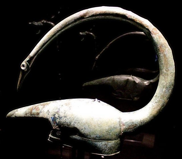 Casque in the shape of the head of a bird found at Tintignac. Photo Credit