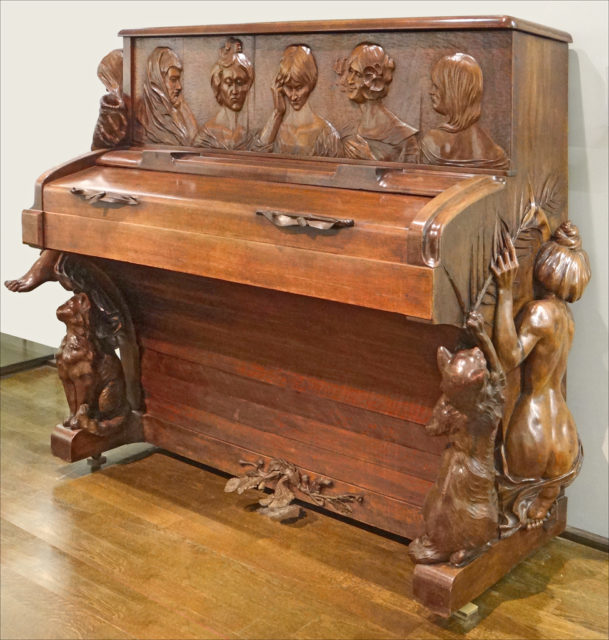 Art Nouveau piano. Author: Clusternote – CC BY 2.0