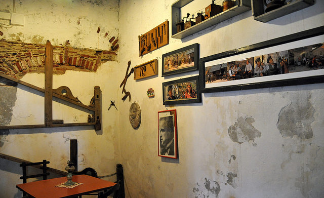 Interior of Bar Viteli. Author: Dennis Jarvis. CC BY-SA 2.0