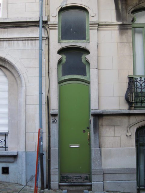 Art nouveau door in Brussels. Author: SloopRiggedSkiff. CC BY 2.0.