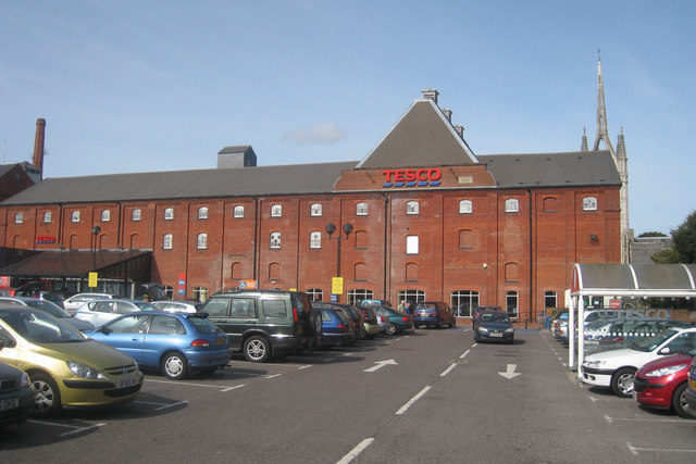 The former Fremlin’s Brewery object in Faversham, now a Tesco supermarket at ground floor. Photo by: Oast House Archive, CC BY-SA 2.0