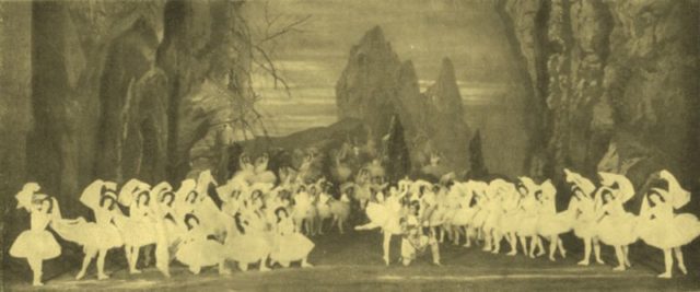 The stage of the Mariinsky Theatre with the cast of the scene “The Kingdom of the Shades” from Marius Petipa’s final revival of “La Bayadère,” St. Petersburg, 1900. Left of the center are the three soloist shades: Varvara Rhykliakova, Claudia Kulichevskaya, and Anna Pavlova (from left to right)