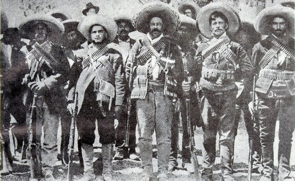 Pancho Villa (center) in December 1913, when his División del Norte of the revolutionary Constitutionalist Army was fighting dictator Victoriano Huerta.