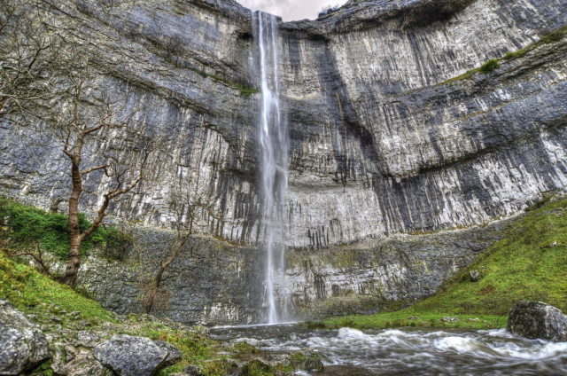 The waterfall at Malham Cove on December 6, 2015. For a few hours, the site was the highest “single drop waterfall” above ground in England. Photo by Nphotoltd, CC BY-SA 4.0