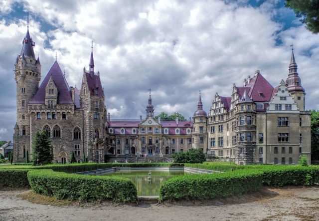The magnificent Moszna Castle. By Bochnaank – CC BY-SA 3.0 pl.